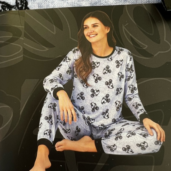 🛑 Disney Micky Mouse Women’s PJs! 🐭 - Picture 9 of 9